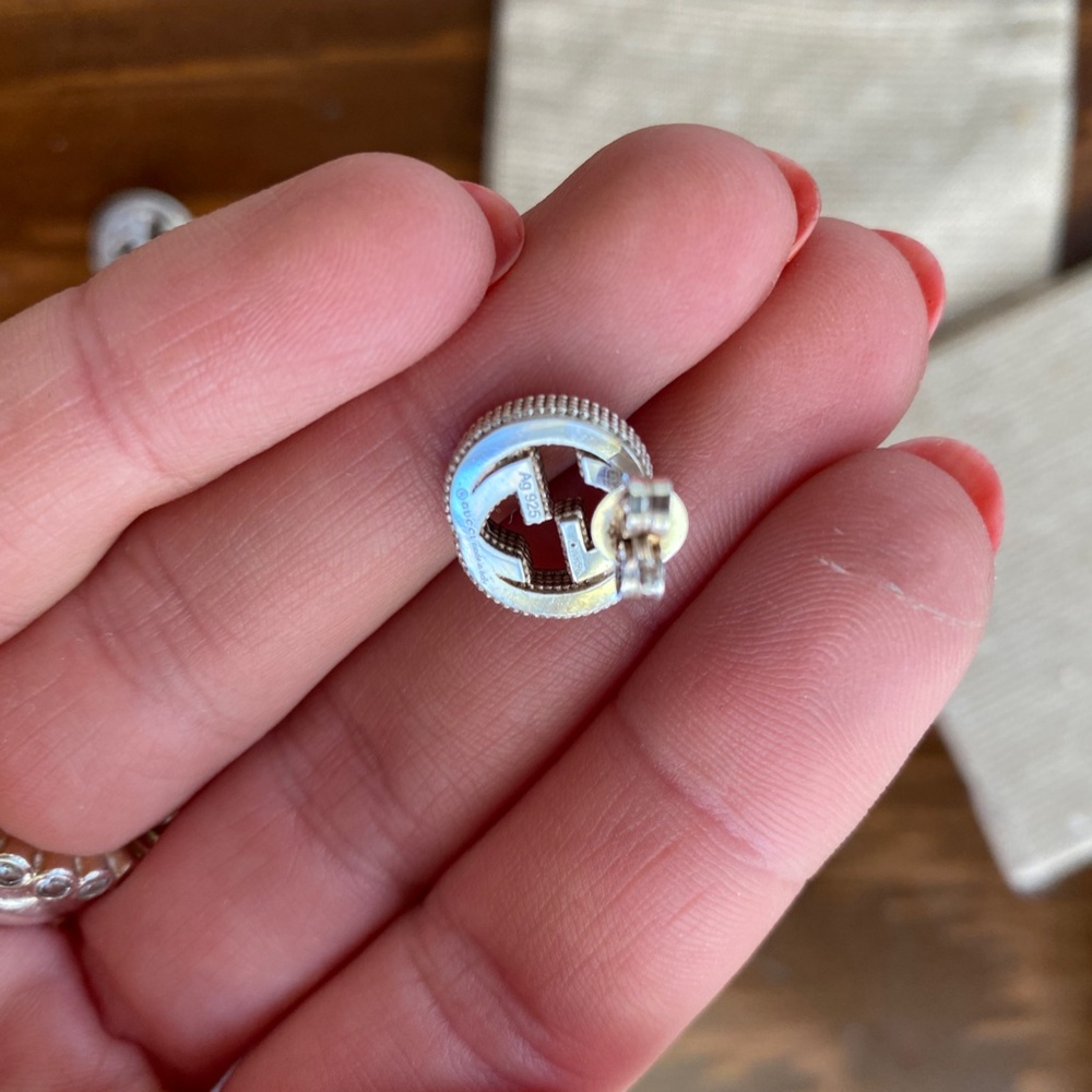 Gucci Interlocking Textured Silver Stud Earrings - image 7